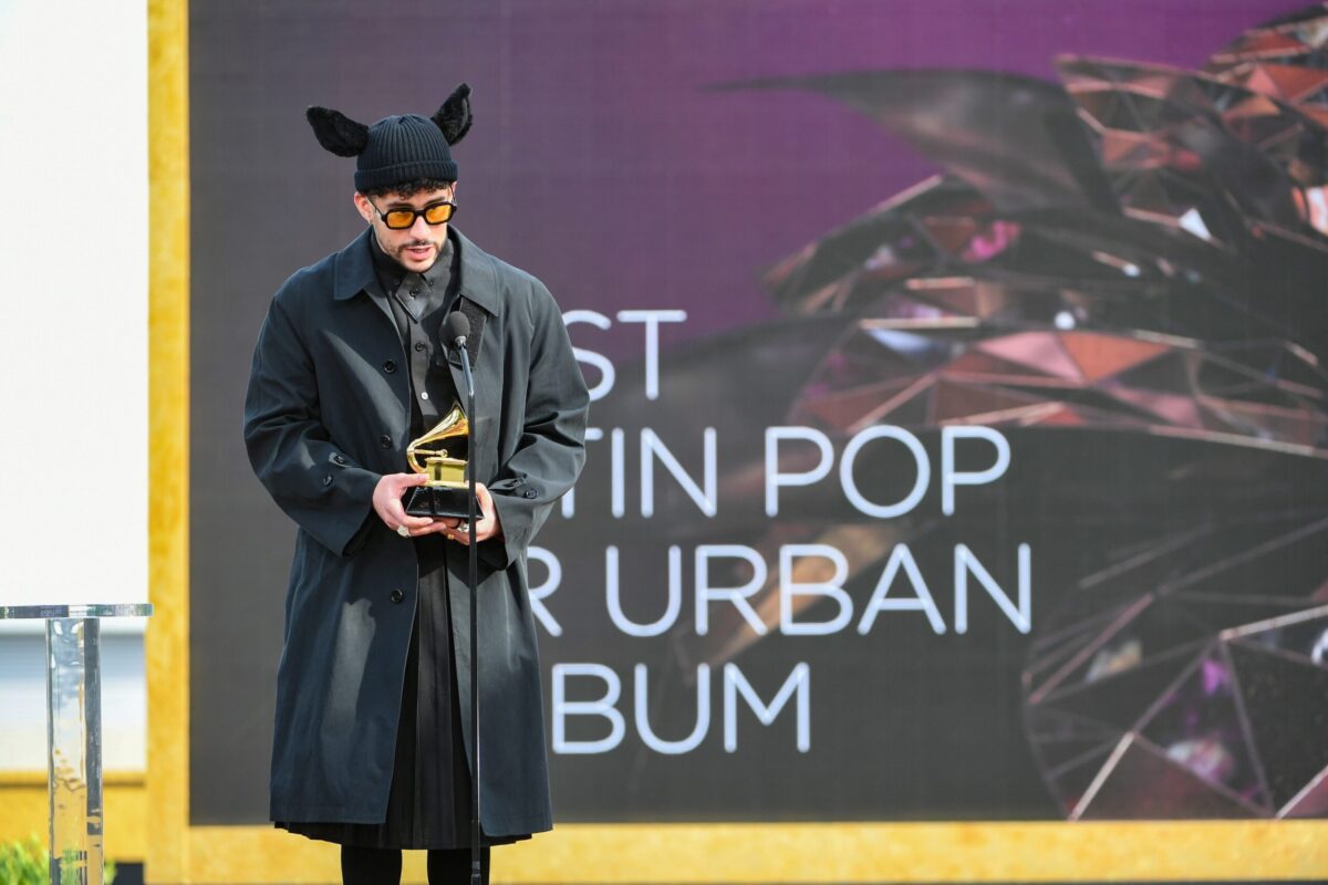 Bad Bunny se lleva su primer Grammy con "YHLQMDLG"